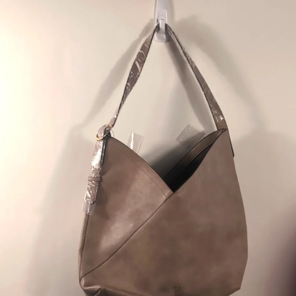 Cluci Chic Tan Shoulder Bag New with tags